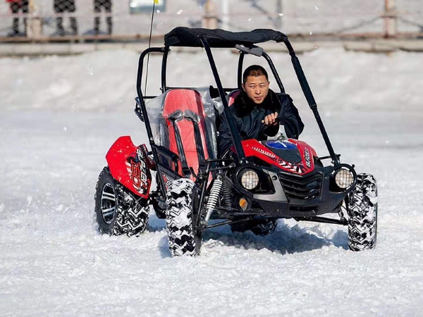 雪地摩托卡丁車